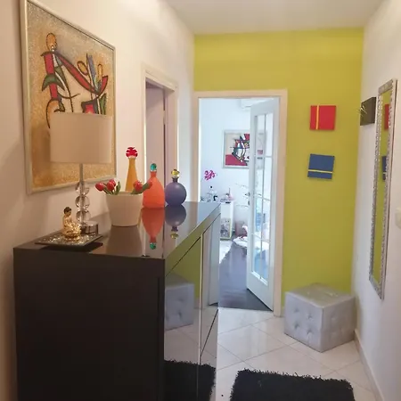 Aurora Near Center * سبليت